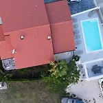 Gemuetliche Erdgeschossferienwohnung Mit Balkon By Interhome דירה