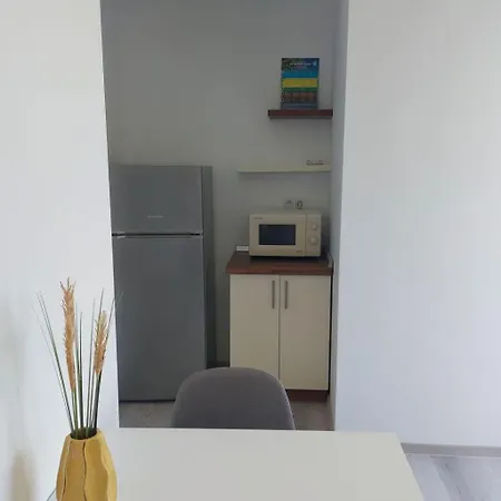Gemuetliche Erdgeschossferienwohnung Mit Balkon By Interhome Barbat na Rabu