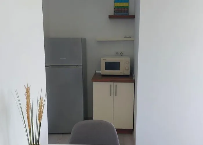 Gemuetliche Erdgeschossferienwohnung Mit Balkon By Interhome Barbat na Rabu