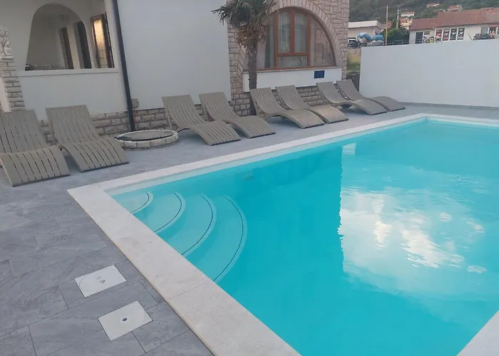 Daire Gemuetliche Erdgeschossferienwohnung Mit Balkon By Interhome Barbat na Rabu