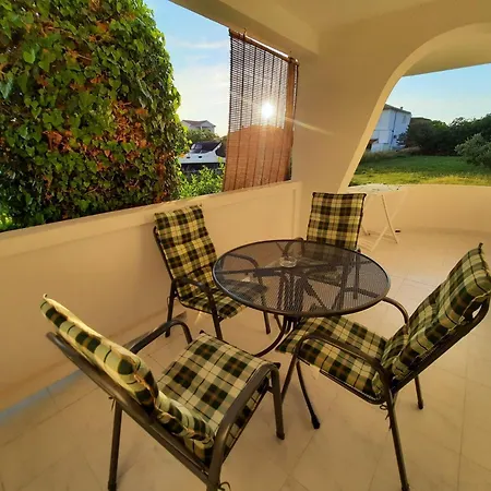 Gemuetliche Erdgeschossferienwohnung Mit Balkon By Interhome