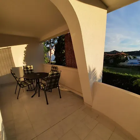 Apartmán Gemuetliche Erdgeschossferienwohnung Mit Balkon By Interhome