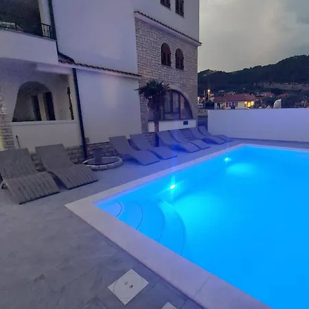 Gemuetliche Erdgeschossferienwohnung Mit Balkon By Interhome *