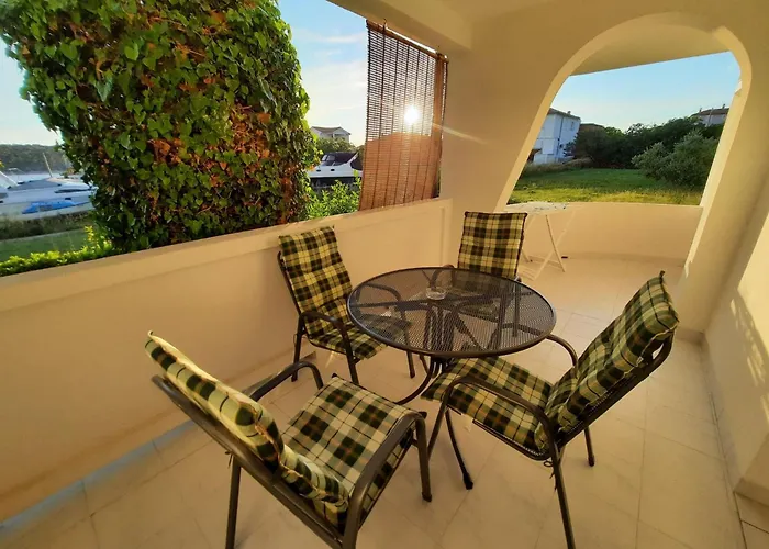 Gemuetliche Erdgeschossferienwohnung Mit Balkon By Interhome