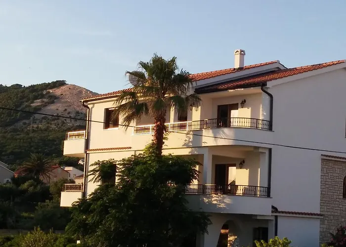 Gemuetliche Erdgeschossferienwohnung Mit Balkon By Interhome Apartment Barbat na Rabu