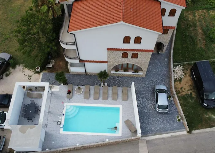 Gemuetliche Erdgeschossferienwohnung Mit Balkon By Interhome Barbat na Rabu